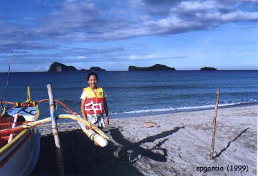 Capones Island (leftmost) and the two Camara islands
as seen from the beach at Pundaquit
Photo by:: EPPGarcia (2002)
