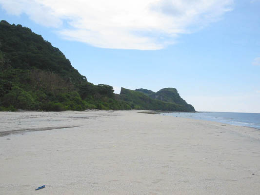 Northern beach of Capones Island.
Photo by:: Ronald Tanco (2006)