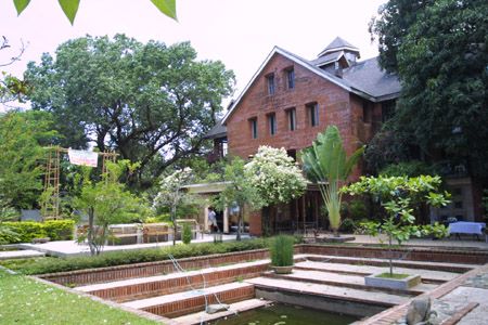 Casa San Miguel showcases established artists in concerts and exhibits while exposing and educating the local youth to higher standards and different styles of music and art.
Photo by:: EPPGarcia (2003)