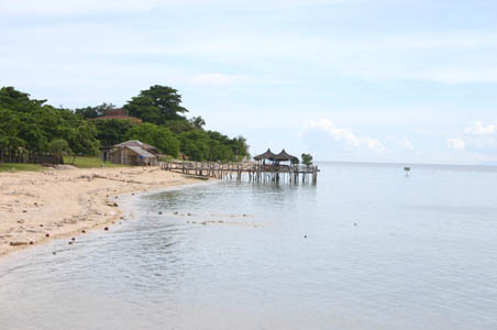 A typical resort in the area. This one is located several meters south of the Punta de Santiago lighthouse.
Photo by:: EPPGarcia (2005)