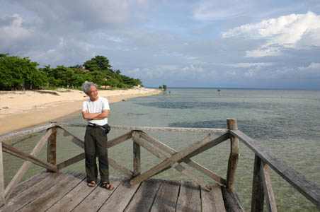 Yours truly ... the webmaster enjoying the scenery at the Calatagan beaches.
Photo by:: EPPGarcia (2005)