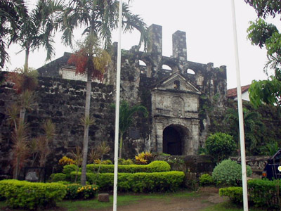 This is the first Spanish fort built on Philippine soil. It is triangular in shape with
two sides facing the sea.
The original structure was a temporary one made of wood built to provide immediate
security for the members of the Spanish expedition. Construction commenced on May 8,
1565, eleven days after Miguel Lopez de Legaspi's arrival. It served as the core of
Spanish settlement in the Philippines.
Photo by:: GBLontok (2002)