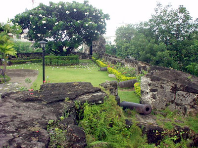 During the American regime, it became part of the Warwick Barracks complex, the garrison
for the American military forces.
During World War II, from 1941 to 1945, it served as fortification for the Japanese.
During the liberation, the fort served as an army camp. After 1950, Cebu Garden Club
took over and fixed the inner court into a miniature garden. For a couple of years it
also housed the Cebu City Zoo. It also housed the offices of the Department of Tourism
and the Philippine Tourism Authority until 1993.
Today, it houses the Philippine National Museum regional office and a well-manicured
park. Entrance fee is Php15.00. When I went there, it was still closed before 7:00A.M.
but I persuaded those in-charge to let me in because I was there to promote the site.
Photo by:: GBLontok (2002)