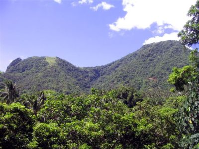 Mt. Maculot as seen from Ka Manuel's store
Photo by:: Jay_J (2004)