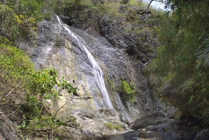 Photo of the falls during the dry season when there is very little water flowing.
Photo by:: EPPGarcia (2002)