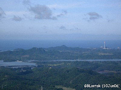 A view from Pinagbanderahan Peak of Pagbilao Grande Island showing Quipot Bridge, and Pagbilao Power Station at the far right. (see Kwebang Lampas feature in www.pagbilao.org)
Photo by:: GBLontok (2006)