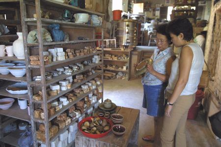 While hubby's out of town, Tessy Pettyjohn explains the finer points of production.
Photo by:: EPPGarcia (2002)