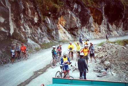 Rest for a long downhill ride. Trail is located between the stretch of Malitep Bridge and Sabangan View Deck. The other half will be the downhill until Bontoc-Sagada Junction.
Photo by:: paulperez (2002)