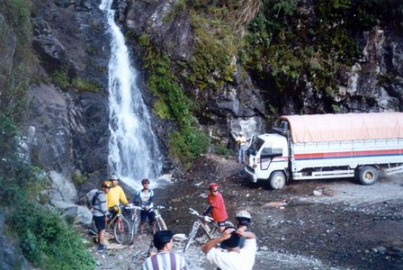 Waterfalls located at the trail stretch between Malitep Bridge and Sabangan View Deck.
Photo by:: paulperez (2002)