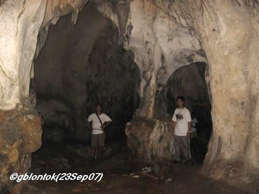 When the cave had a branch like this and you have to choose which way. Need not worry, they end up the same and meet again along the way.
Photo by:: GBLontok (2007)