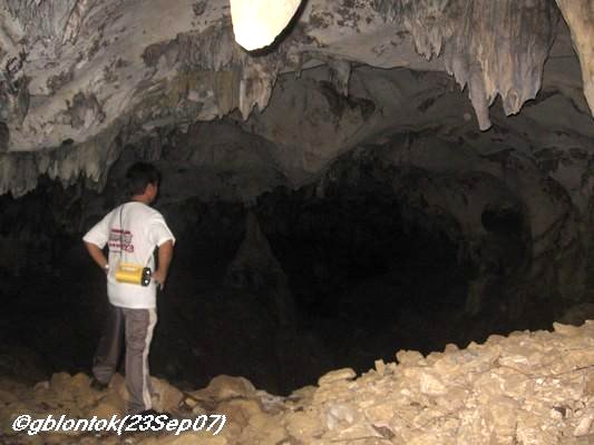 I am not taking a picture of my friend William Dequina. I am just using him as a scale to show how small the east mouth of the cave is.
Photo by:: GBLontok (2007)