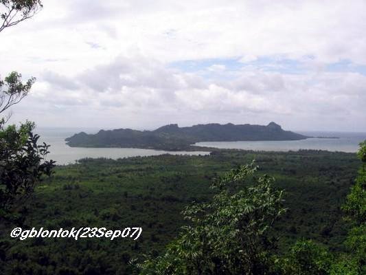 The rewarding view of Pagbilao Chico Island with the famous “Tulay Buhangin”- the location of the original “Pedro Penduko” movie starring Ramon Zamora. Celso Ad Castillo’s R-movie “Isla” was also shot there.
Photo by:: GBLontok (2007)
