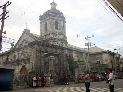 To most tourists, the Basilica is visited after a walk from Colon St., the Philippine's
oldest (Colon is Christopher Columbus for you, folks). This picture was taken from
Osme?a Boulevard which intersects Colon, four blocks from here.
Photo by:: GBLontok (2002)