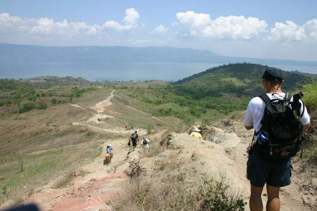 This is the view that one sees when going back down from the crater ridge.
Photo by:: EPPGarcia (2004)